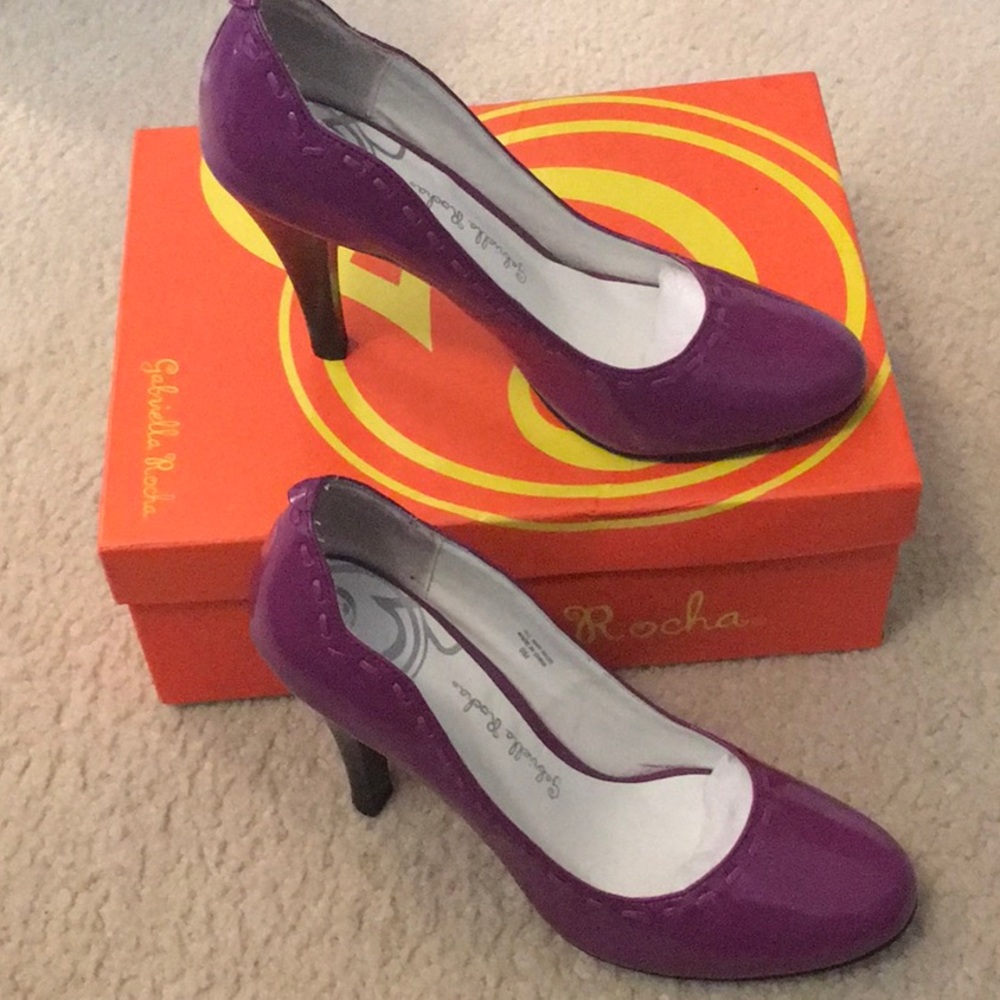 Heels - Picture 3 of 4